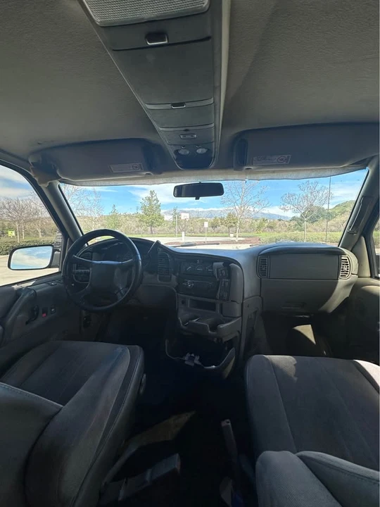 2000 Chevrolet Astro - Image 5 of 8
