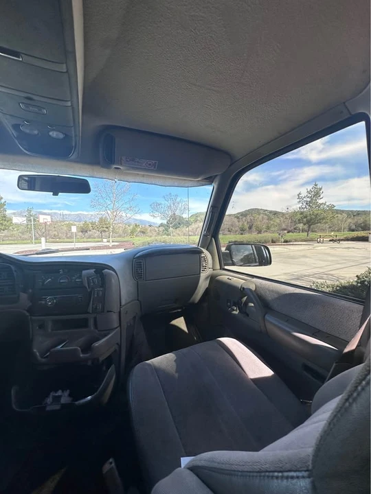 2000 Chevrolet Astro - Image 4 of 8