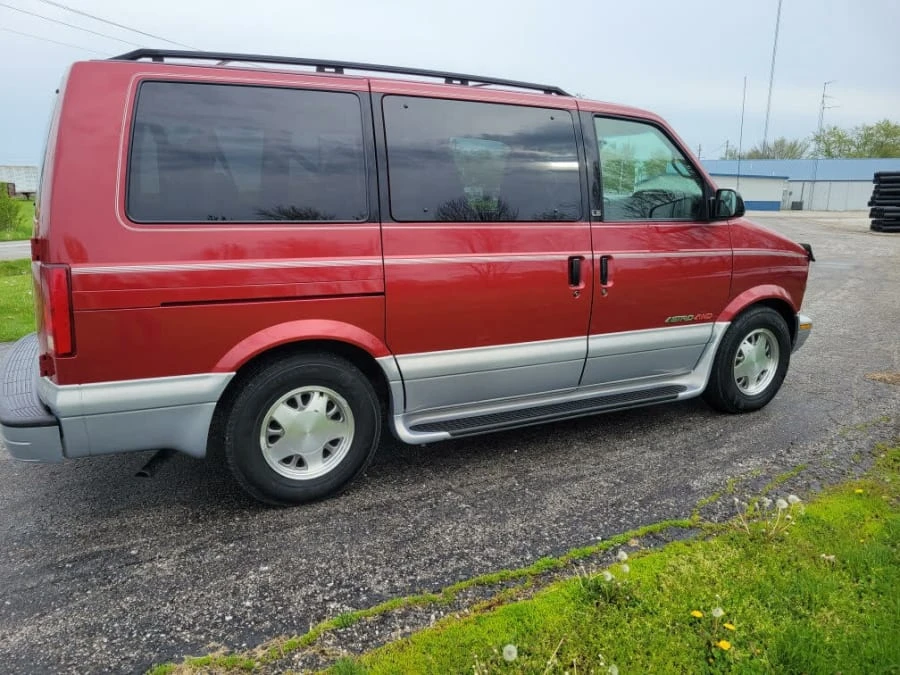 2000 Chevrolet Astro - Image 2 of 4