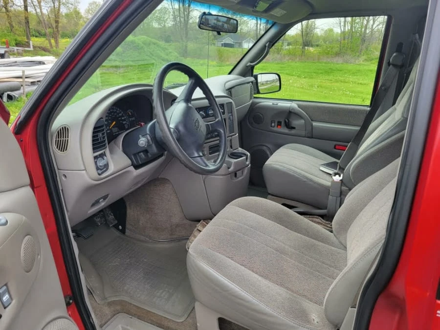 2000 Chevrolet Astro - Image 3 of 4