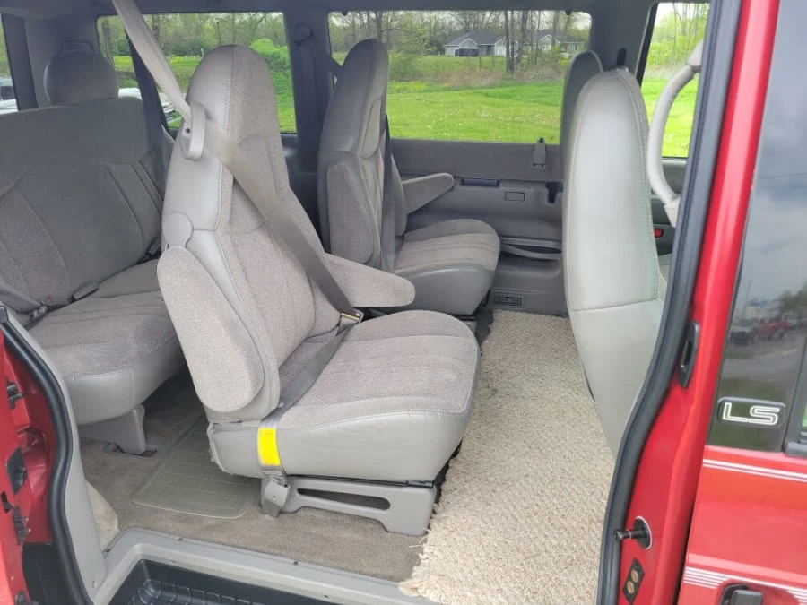 2000 Chevrolet Astro - Image 4 of 4