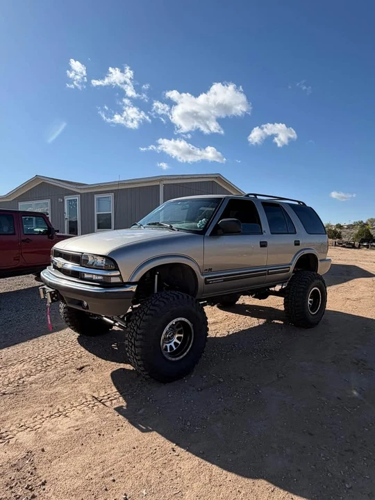 2000 Chevrolet Blazer - Image 2 of 5