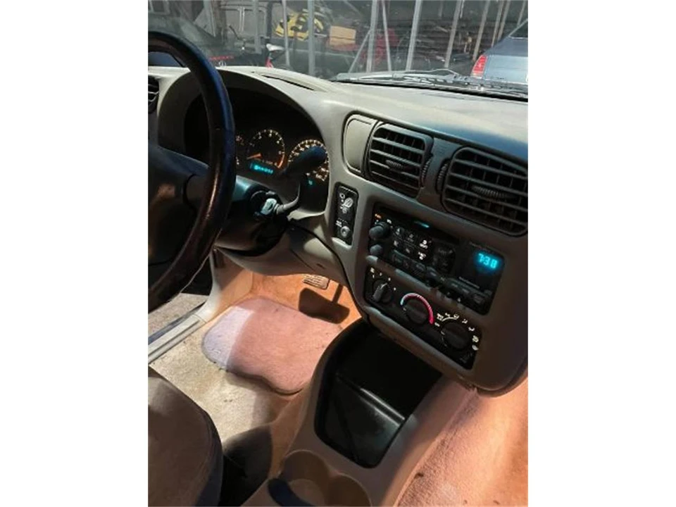 2000 Chevrolet S-10 Blazer 2nd Gen - Image 9 of 15