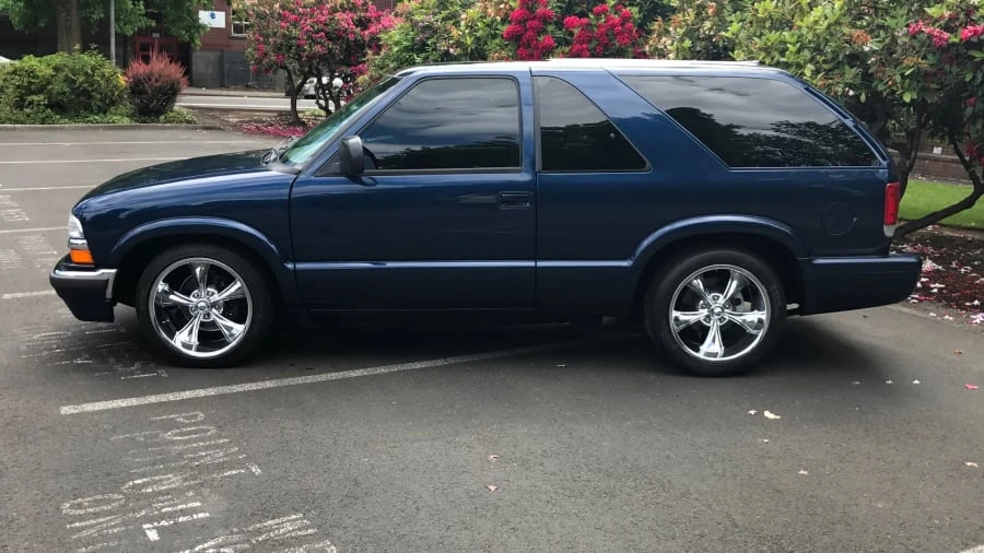 2000 Chevrolet S-10 Blazer 2nd Gen - Image 2 of 9