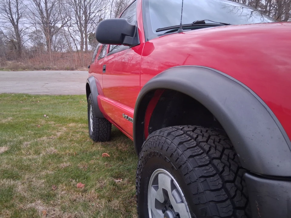 2000 Chevrolet S-10 Blazer 2nd Gen - Image 2 of 21