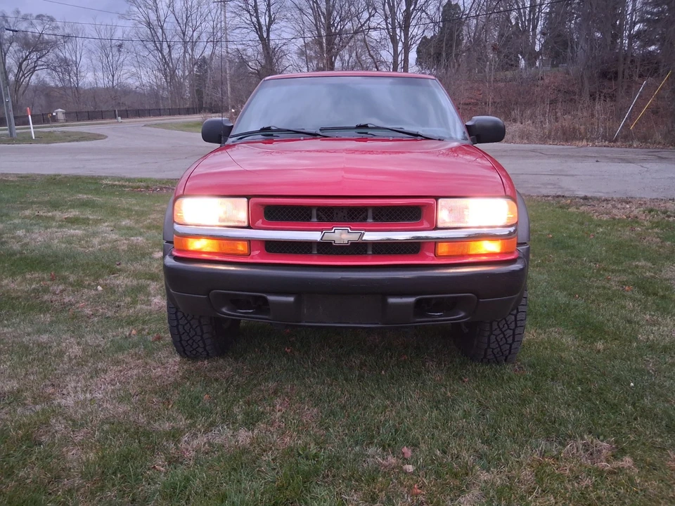 2000 Chevrolet S-10 Blazer 2nd Gen - Image 3 of 21