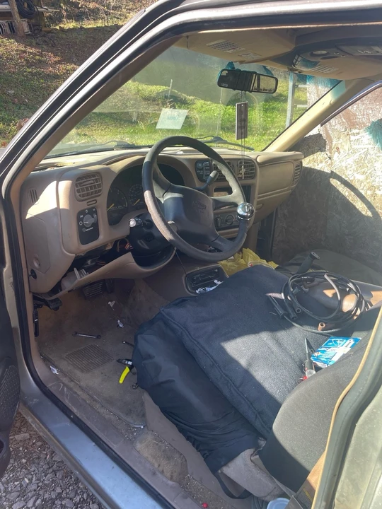 2000 Chevrolet S-10 Blazer 2nd Gen - Image 14 of 15