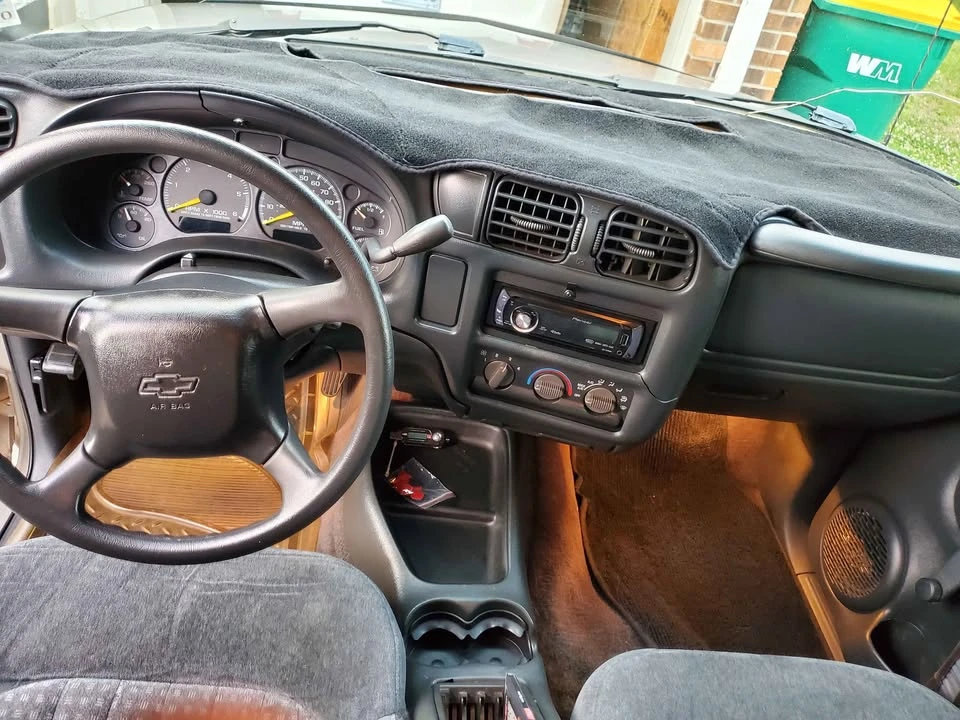 2000 Chevrolet S-10 Blazer 2nd Gen - Image 10 of 14