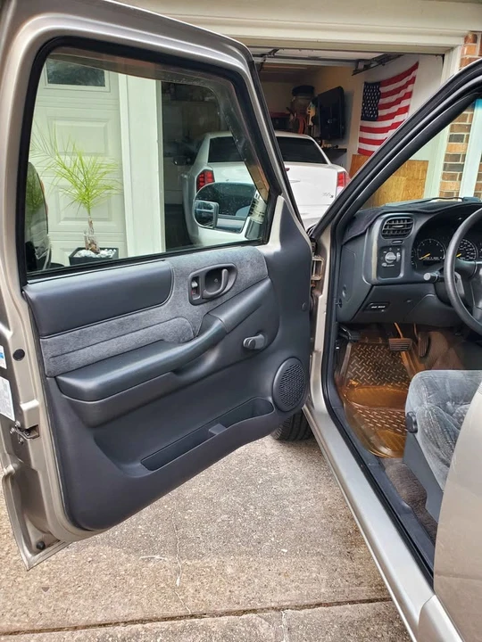 2000 Chevrolet S-10 Blazer 2nd Gen - Image 8 of 14