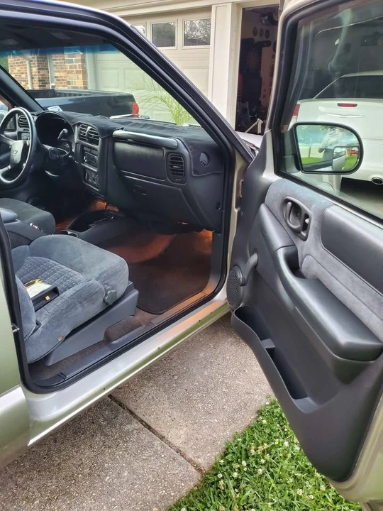 2000 Chevrolet S-10 Blazer 2nd Gen - Image 9 of 14