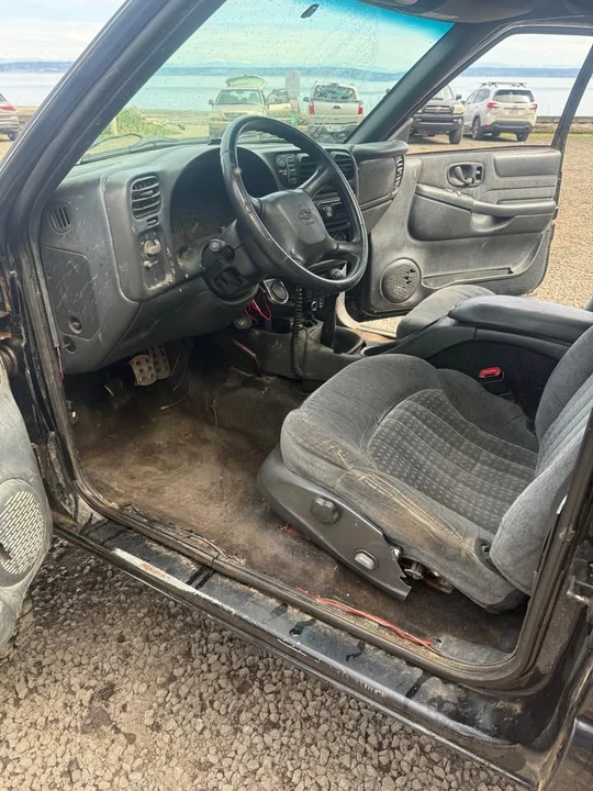 2000 Chevrolet S-10 Blazer 2nd Gen - Image 6 of 16