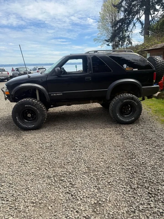 2000 Chevrolet S-10 Blazer 2nd Gen - Image 2 of 16