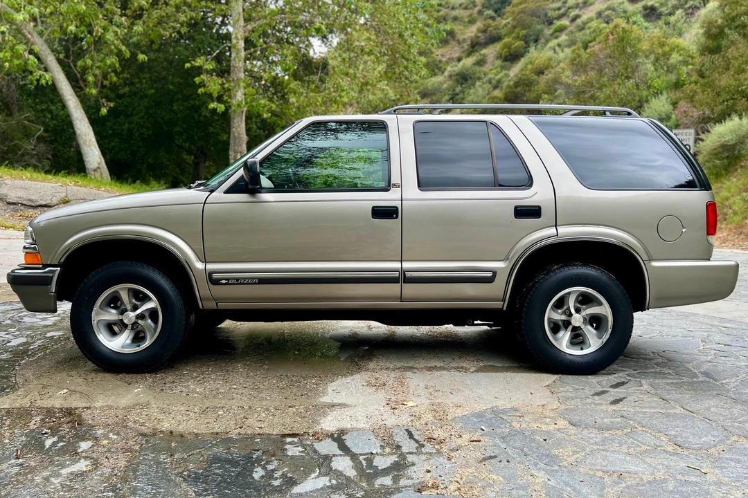 2000 Chevrolet S-10 Blazer 2nd Gen - Image 3 of 31