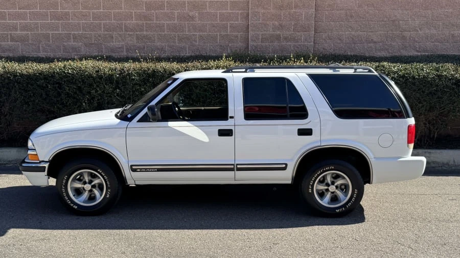 2000 Chevrolet Blazer - Image 2 of 13