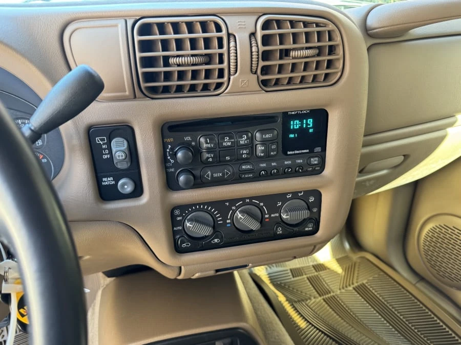 2000 Chevrolet Blazer - Image 10 of 13