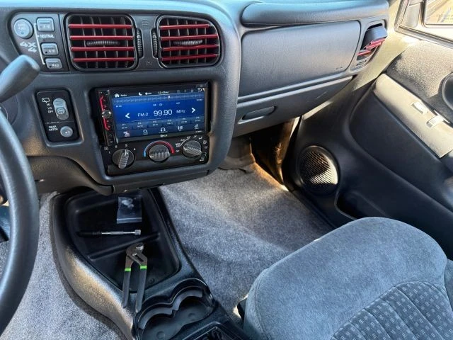 2000 Chevrolet S-10 Blazer 2nd Gen - Image 11 of 16