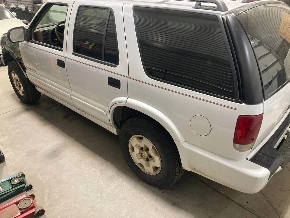 2000 Chevrolet S-10 Blazer 2nd Gen - Image 4 of 9