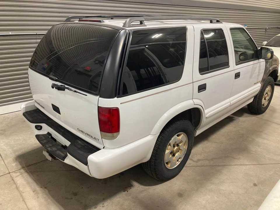 2000 Chevrolet S-10 Blazer 2nd Gen - Image 2 of 9