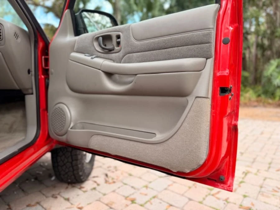 2000 Chevrolet S-10 Blazer 2nd Gen - Image 15 of 22