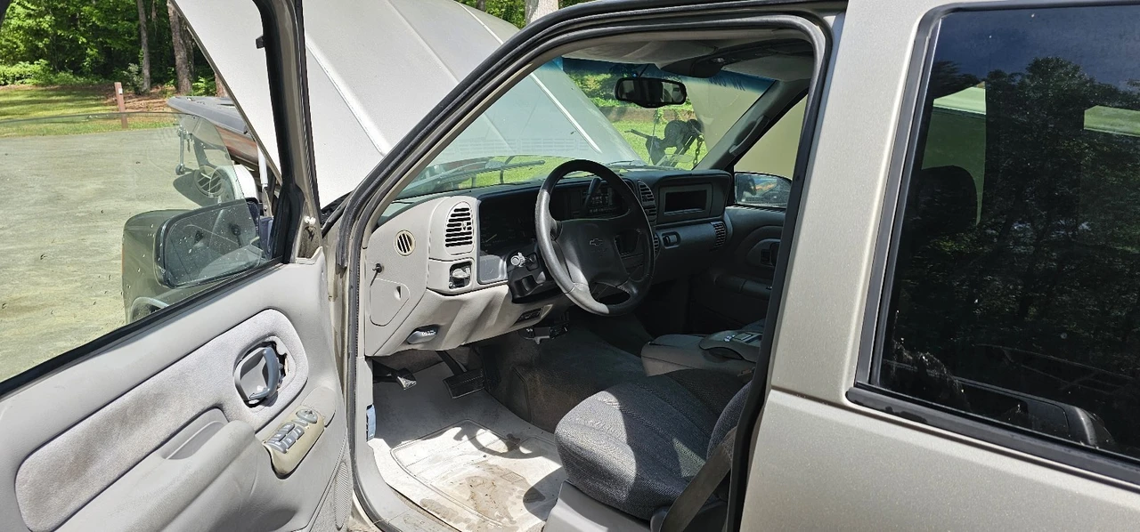 2000 Chevrolet - Image 15 of 26