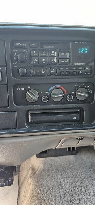 2000 Chevrolet Silverado Heavy Duty 1st Gen - Image 6 of 31