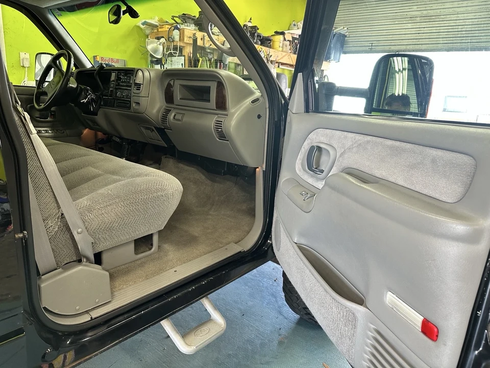 2000 Chevrolet C/K 4th Gen - Image 18 of 19