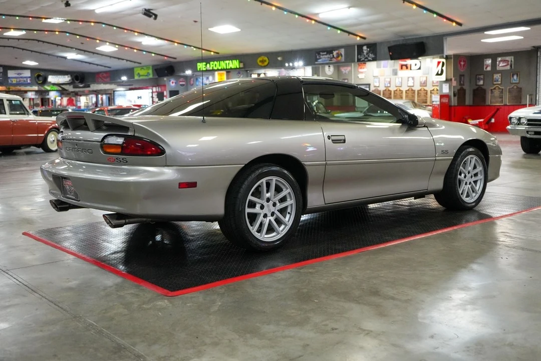 2000 Chevrolet Camaro - Image 23 of 31