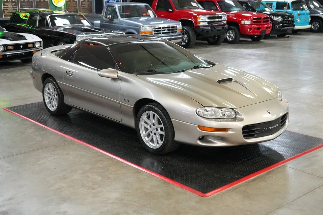 2000 Chevrolet Camaro - Image 17 of 31