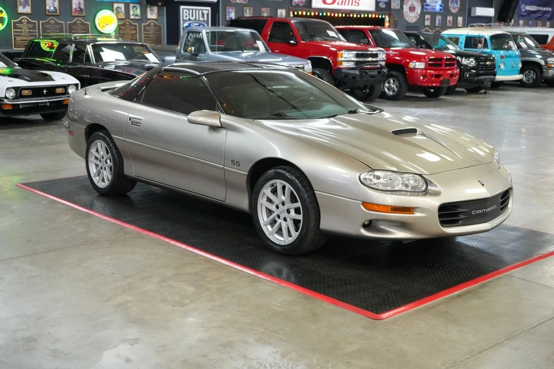 2000 Chevrolet Camaro - Image 8 of 31