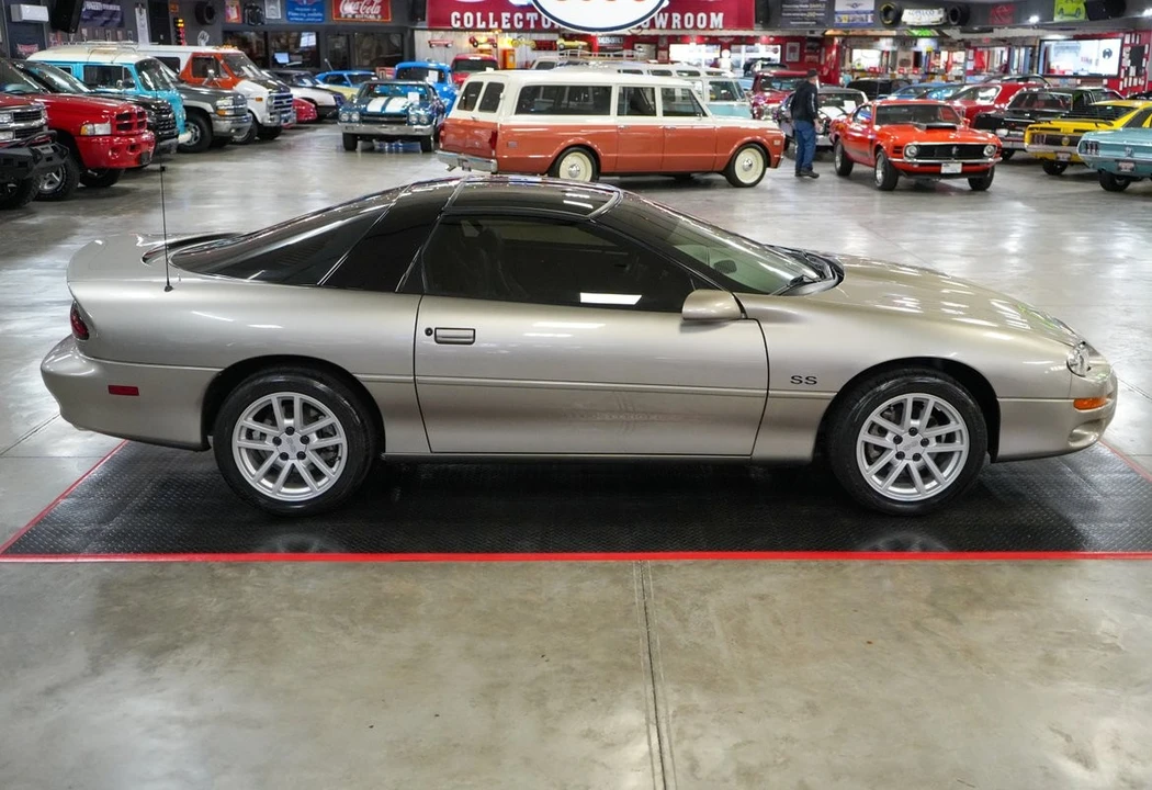 2000 Chevrolet Camaro - Image 16 of 31