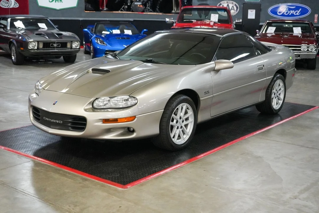 2000 Chevrolet Camaro - Image 2 of 31