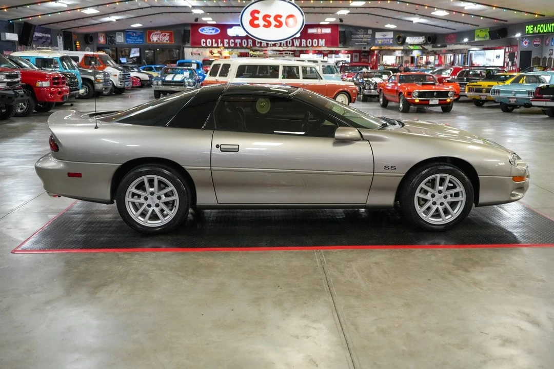 2000 Chevrolet Camaro - Image 7 of 31
