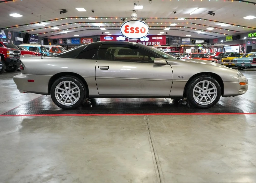 2000 Chevrolet Camaro - Image 24 of 31