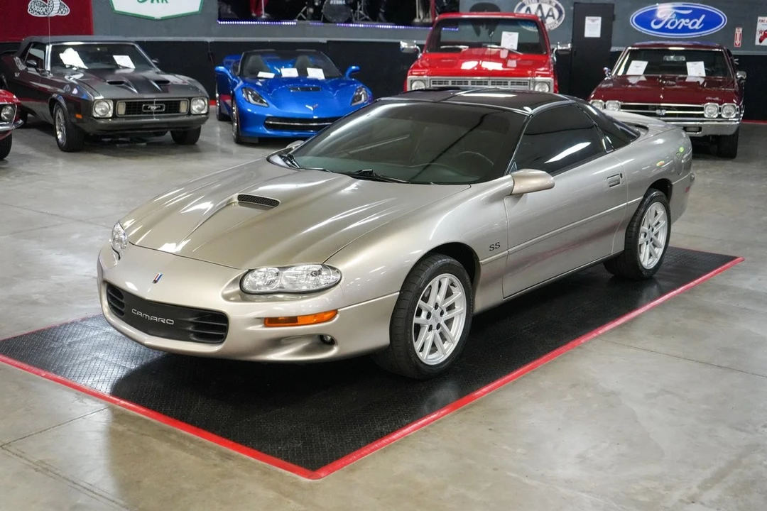 2000 Chevrolet Camaro - Image 10 of 31