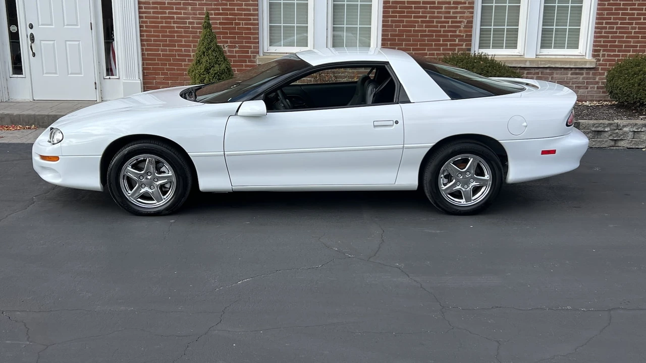 2000 Chevrolet Camaro 4th Gen - Image 2 of 7