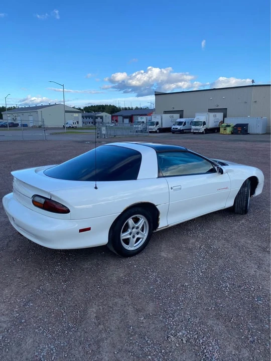 2000 Chevrolet Camaro 4th Gen - Image 5 of 15