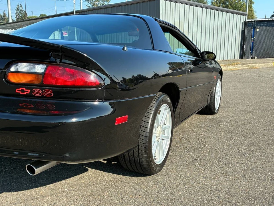 2000 Chevrolet Camaro SS 4th Gen - Image 9 of 17