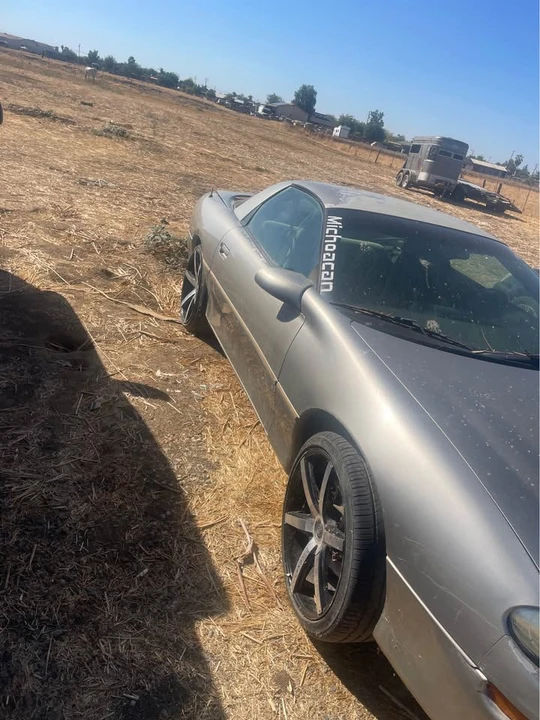 2000 Chevrolet Camaro 4th Gen - Image 2 of 4