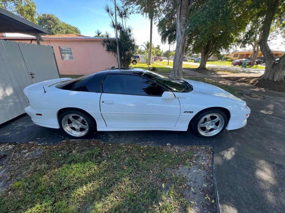 2000 Chevrolet Camaro Z28 4th Gen - Image 10 of 17