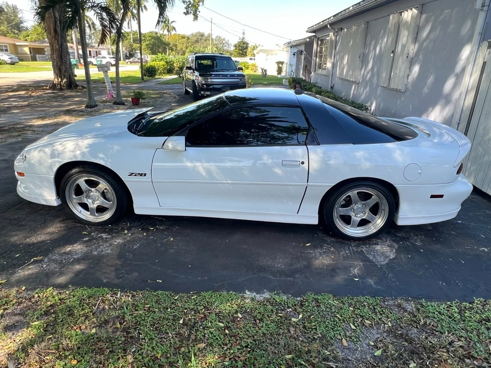 2000 Chevrolet Camaro Z28 4th Gen - Image 11 of 17