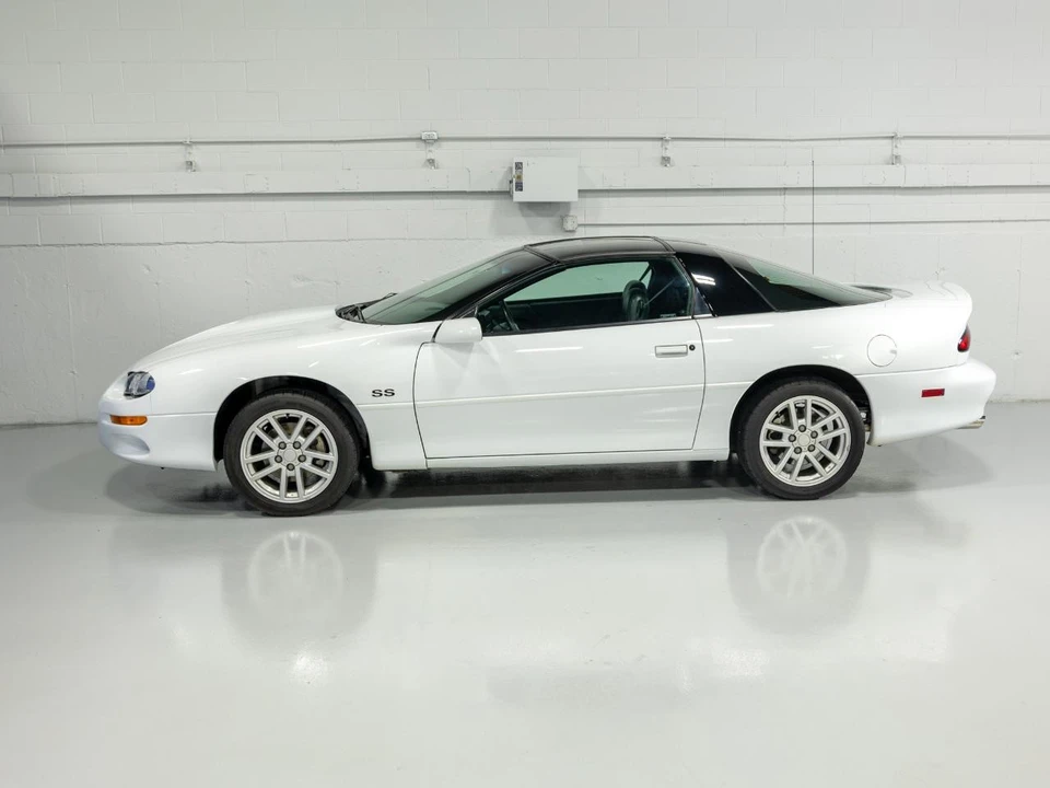 2000 Chevrolet Camaro SS 4th Gen - Image 2 of 31