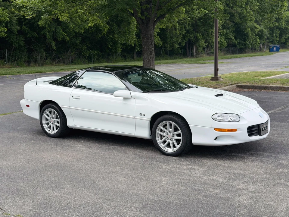 2000 Chevrolet Camaro SS 4th Gen - Image 17 of 31