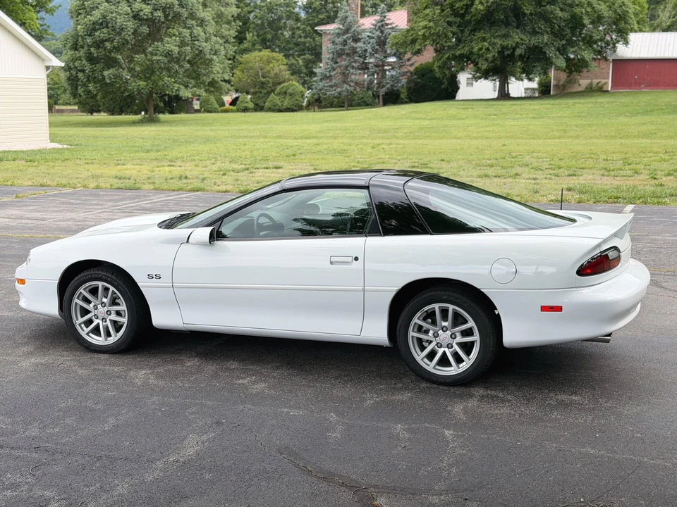 2000 Chevrolet Camaro SS 4th Gen - Image 11 of 31