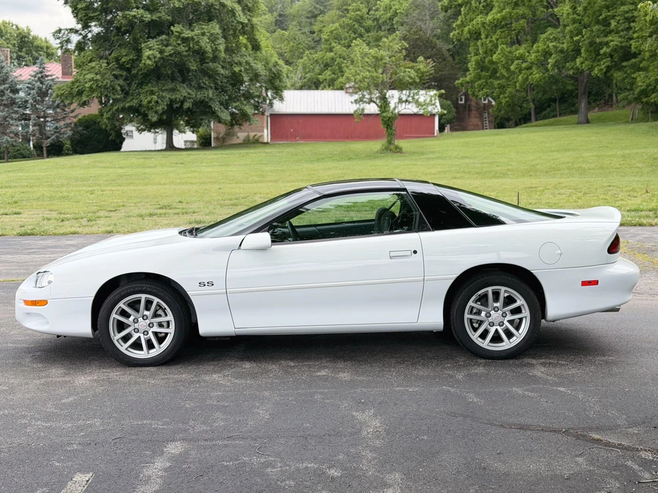 2000 Chevrolet Camaro SS 4th Gen - Image 10 of 31