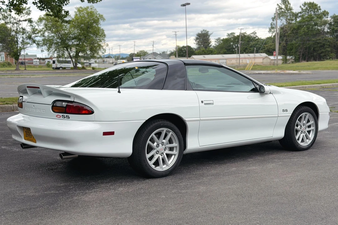 2000 Chevrolet Camaro SS 4th Gen - Image 4 of 31