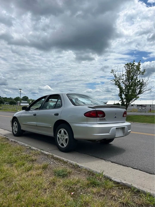 2000 Chevrolet Cavalier - Image 2 of 11