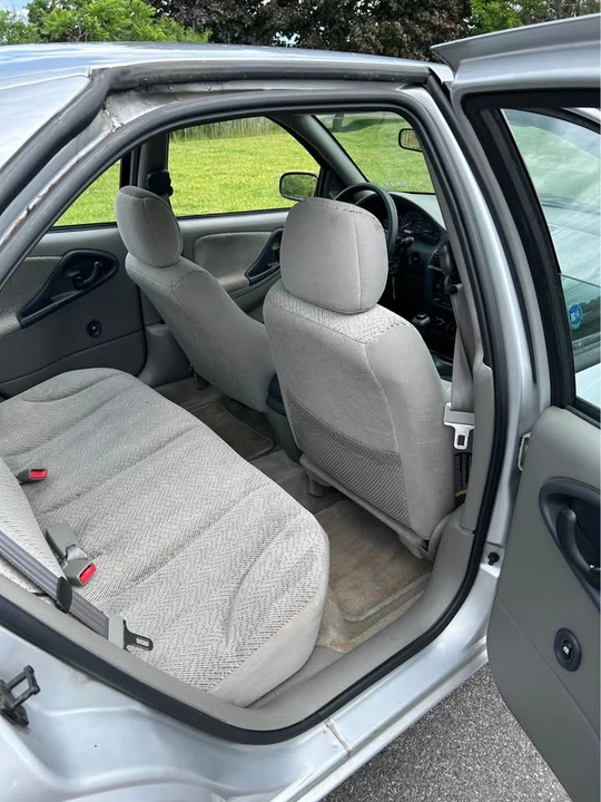 2000 Chevrolet Cavalier - Image 8 of 11