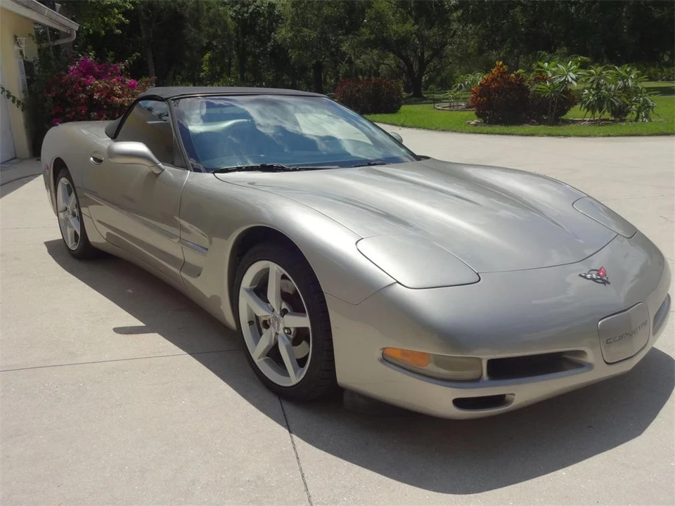 2000 Chevrolet - Image 9 of 31