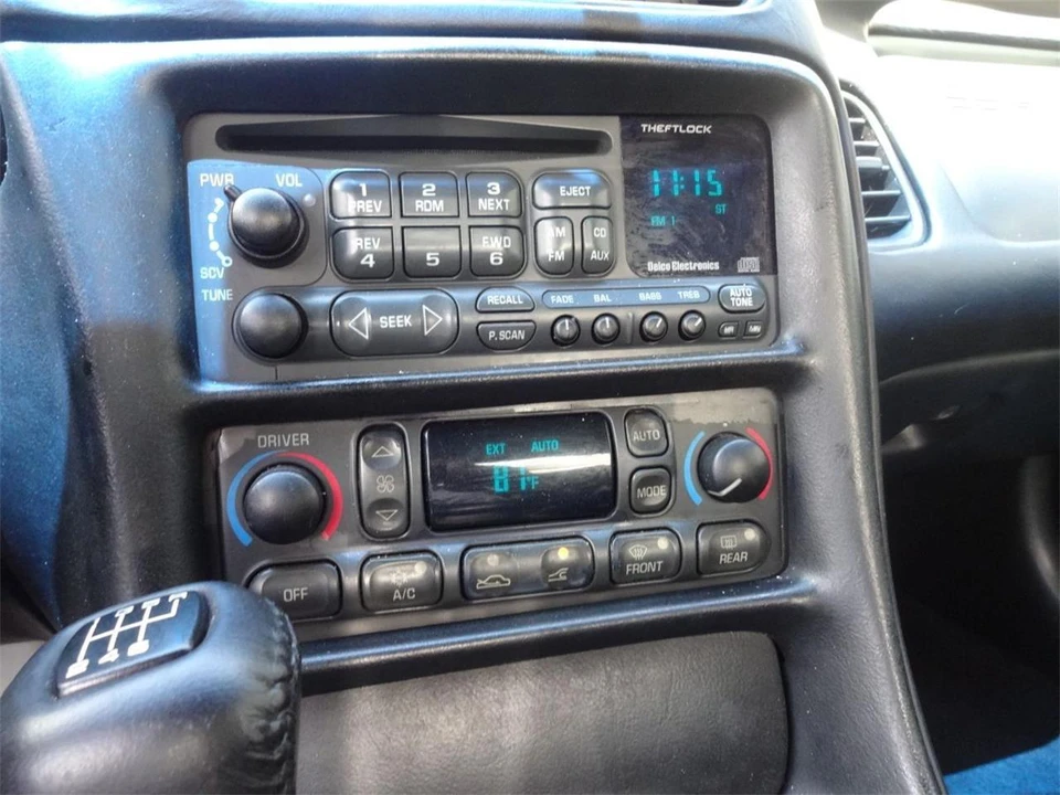 2000 Chevrolet - Image 16 of 31