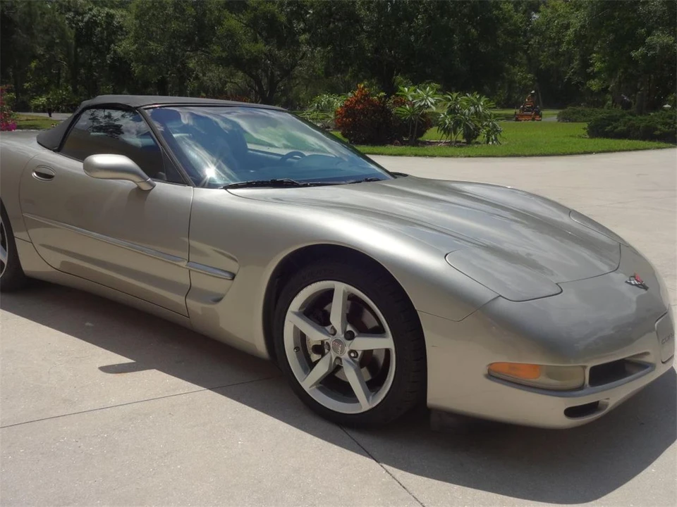 2000 Chevrolet - Image 11 of 31